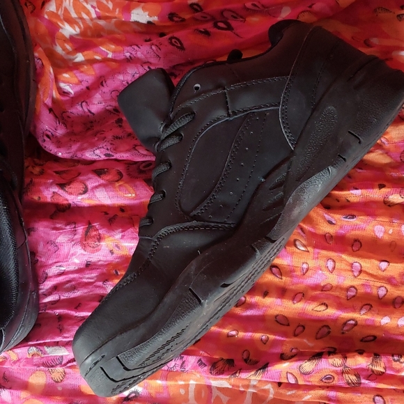 Size 9 Shoe corp Blk Shoes - Picture 2 of 5